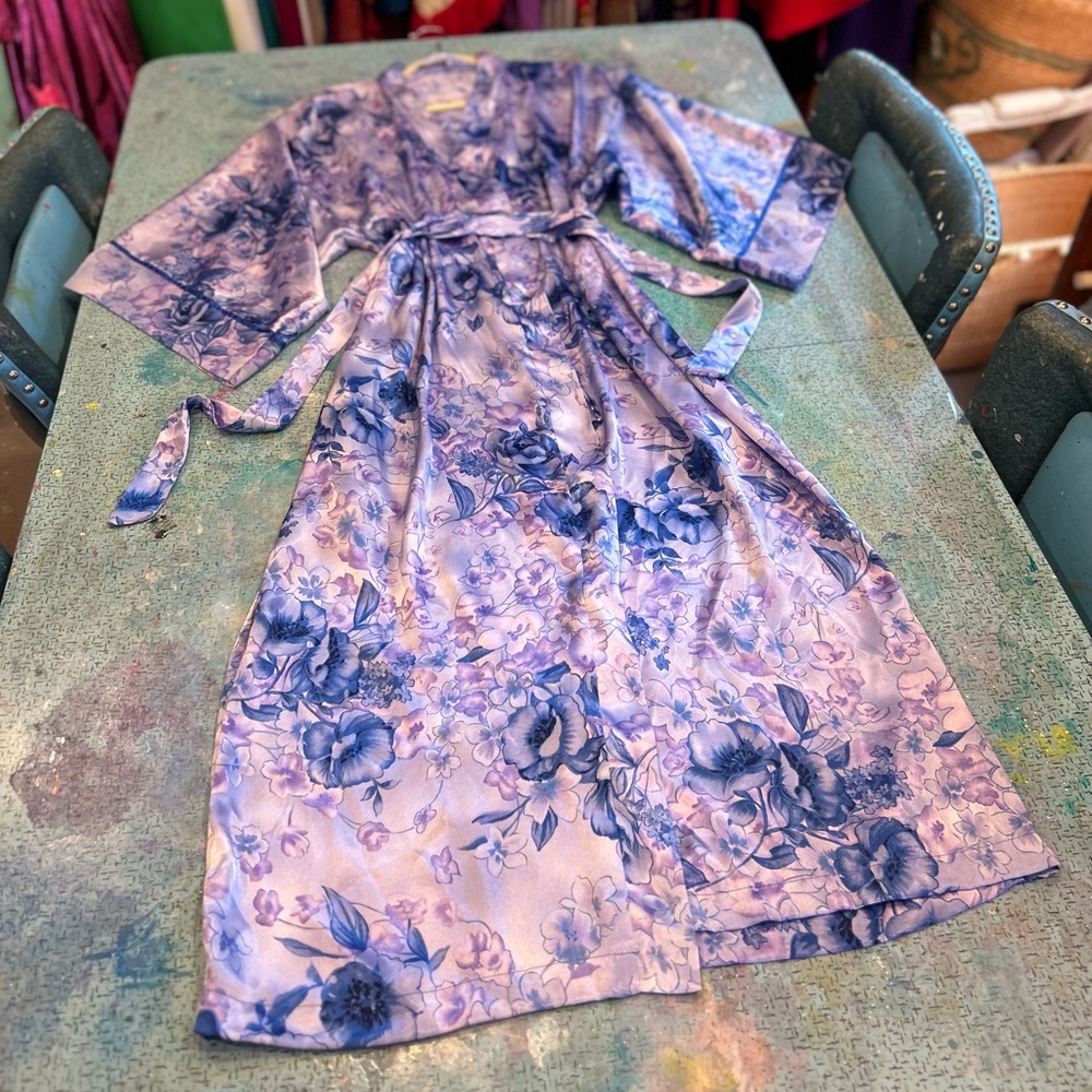 Lilac Floral Robe - Picture 1 of 10